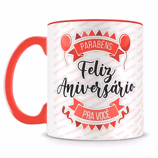 Uma caneca de cerâmica branca com interior e alça na cor vermelha. A estampa central traz a frase "Parabéns Feliz Aniversário Pra Você" em fontes cursivas e decorativas pretas, emoldurada por faixas vermelhas, bandeirolas e dois balões vermelhos nas laterais. O fundo da caneca possui um padrão sutil de pinceladas rosas diagonais.
