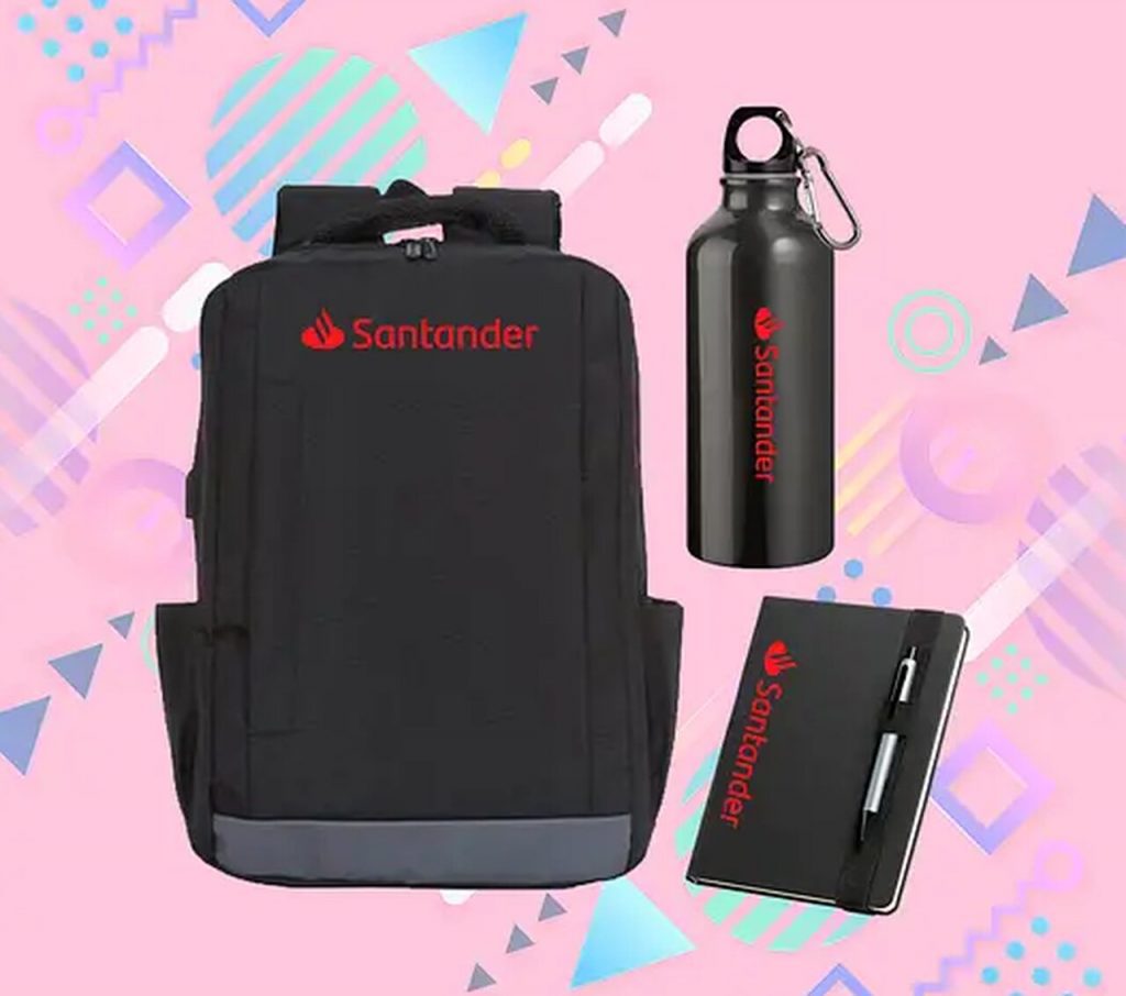 Kit corporativo personalizado com mochila, garrafa térmica e caderno com logo da empresa, estratégia de branding e brindes empresariais